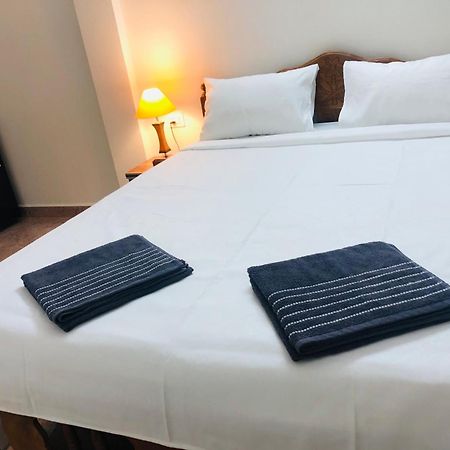 בוגמאלו Nelis Guest House מראה חיצוני תמונה